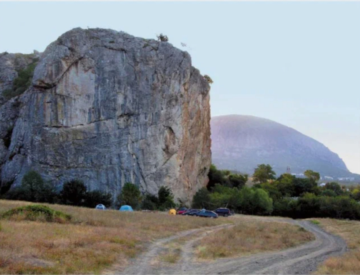 Красный камень